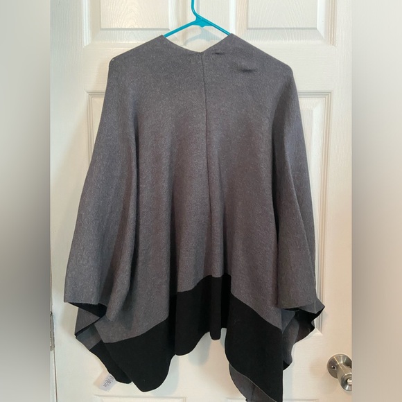 LOFT grey and black sweater shawl - Picture 3 of 3